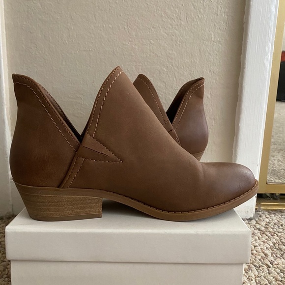 brown booties - Picture 1 of 1